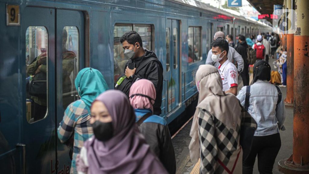 Dua Pekan Ramadan, 11 Juta Orang Wara-Wiri Naik KRL Jabodetabek