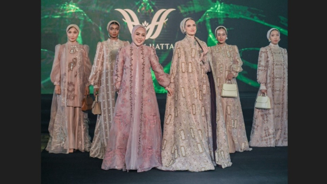 Bikin Bangga! Wiwiek Hatta ID Angkat Nama Indonesia di Fashion Show Modest Internasional Malaysia