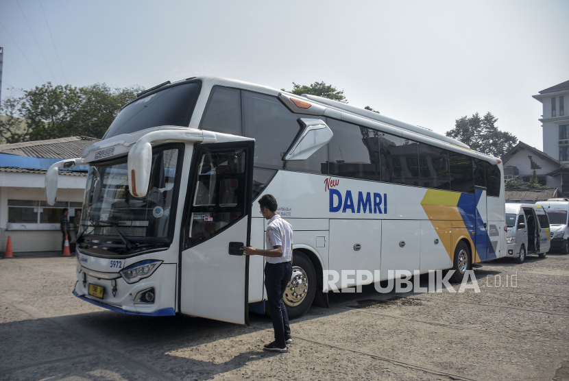 Damri Hibahkan Mesin Armada demi Menunjang Praktik Pelajar SMKN 5 Jakarta  