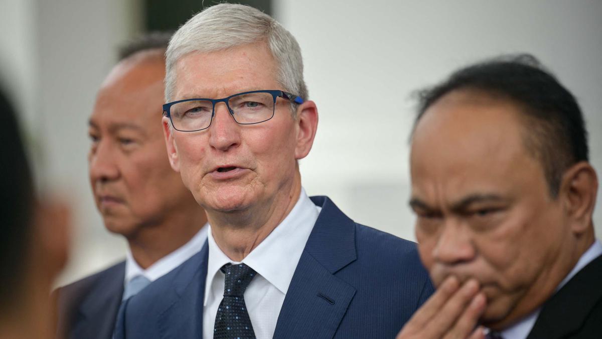 Menko Luhut Gelar Karpet Merah untuk Apple, Siap Tebar Insentif