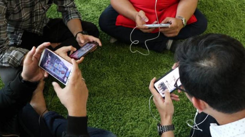 Siswa di Inggris Dilarang Pakai Smartphone di Sekolah