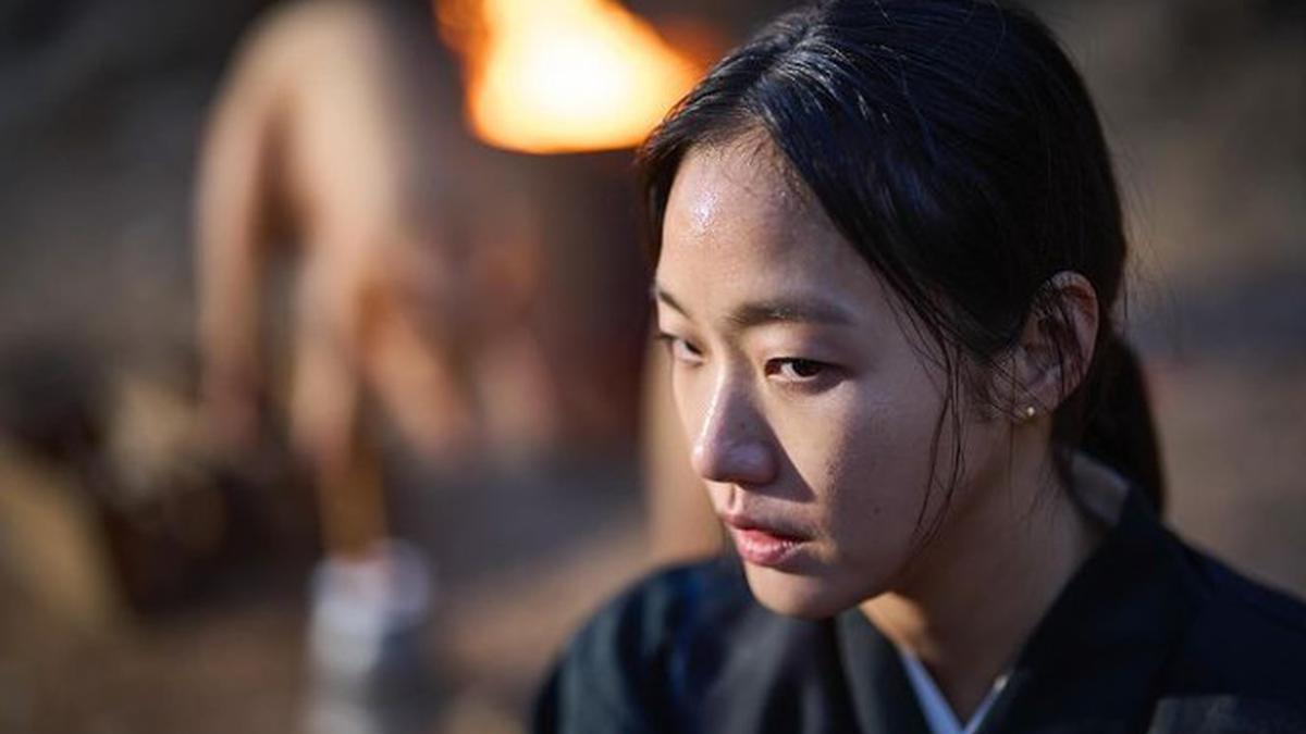 Alasan Kim Go Eun Bermain Film Exhuma, Kesempatan Bekerja Bareng Sosok Panutan