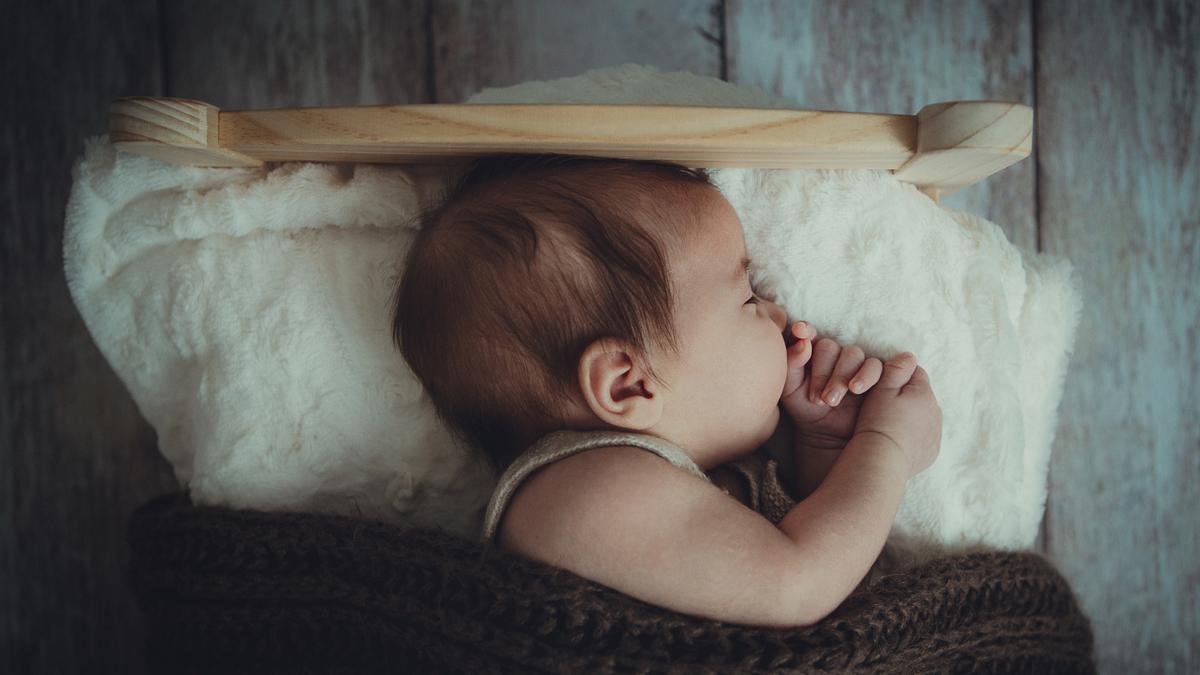 Demi Keamanan Si Kecil, Hindari Tidur Satu Ranjang dengan Bayi