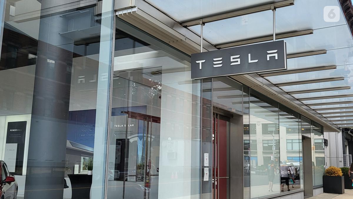 Saham Tesla Anjlok 12% Usai Peringatkan Perlambatan Volume Kendaraan