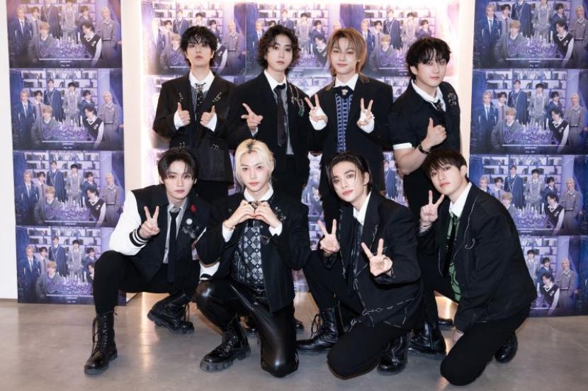 Stray Kids Berkolaborasi dengan Charlie Puth di Single Terbaru