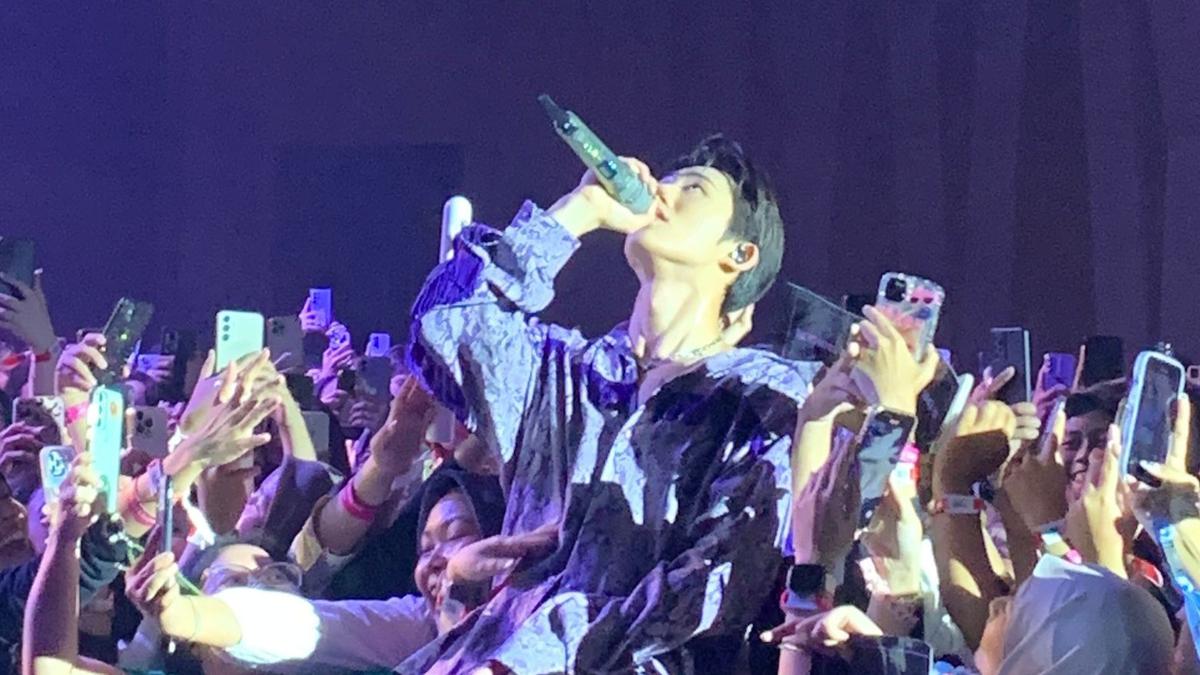 B.I Mengguncang Kokas Jakarta, Tampil Bawakan Lagu-lagunya Tanpa Henti di Konser HYPE UP 2024