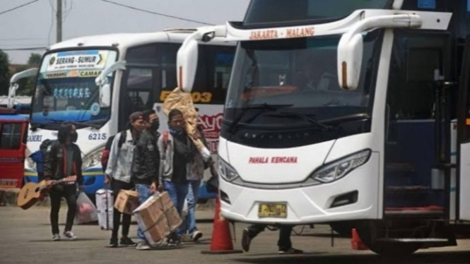 Kereta Cepat Tak Bikin Pemudik Berpaling dari Shuttle Bus