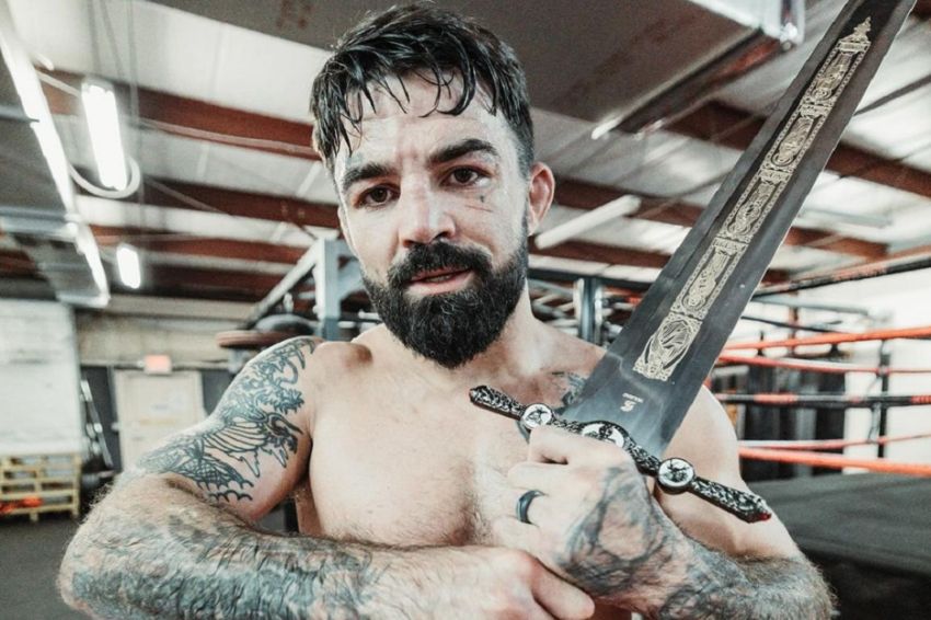 Mike Perry Bersumpah Rontokkan Gigi Jake Paul, Targetkan Menang KO di Ronde 7