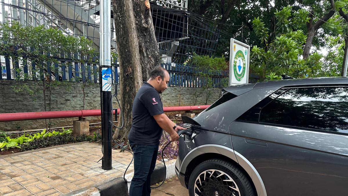 Tiang Listrik PLN Bisa untuk Mengecas Kendaraan Ramah Lingkungan, Ini Wujudnya