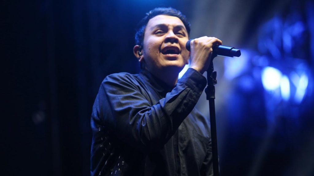 Tulus Hipnotis Ribuan Penonton di Acara KapanLagi Buka Bareng BRI Festival 2024