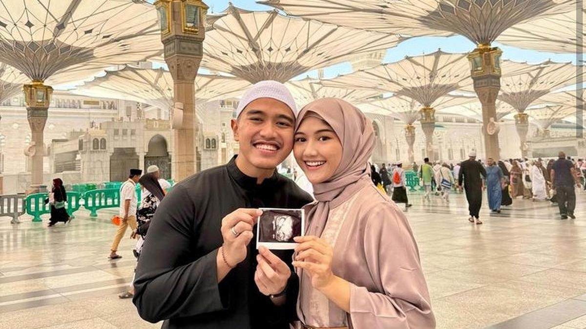 Erina Gudono Hamil, Kaesang Unggah Foto Bareng Istri dan Calon Anak Berlatar Tanah Suci