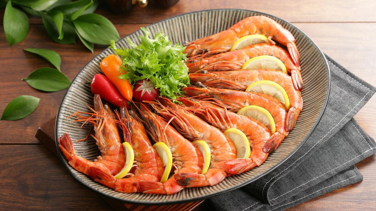 Hanya Tambahkan 1 Bahan, Begini Trik Rebus Udang Agar Warnanya Oranye Menggoda