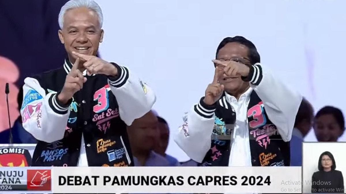 Makna di Balik Varsity Jacket Ganjar-Mahfud yang Dipakai dalam Debat Kelima