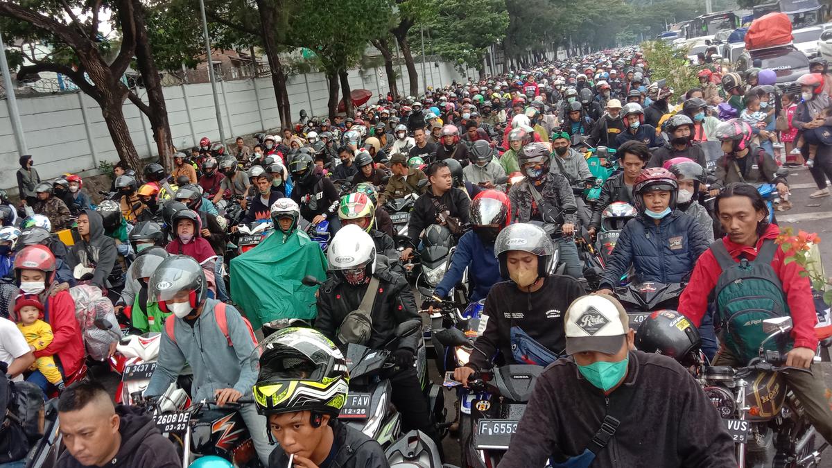 Menko PMK Imbau Masyarakat Tak Mudik Pakai Sepeda Motor