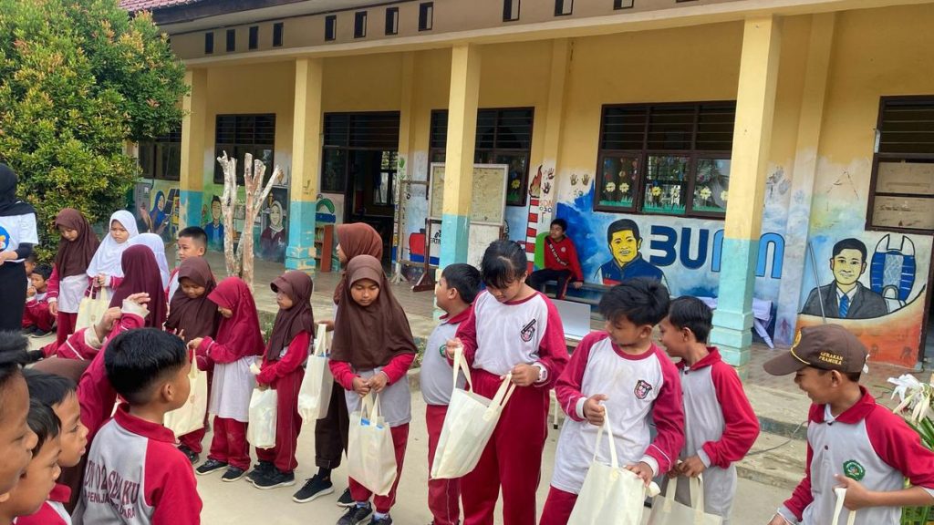 Tingkatkan Kualitas SDM, Siswa SD di IKN Belajar Bahasa Inggris tiap Jumat