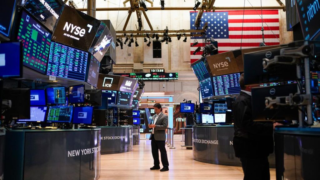 Wall Street Anjlok Parah, S&P 500 dan Nasdaq Cetak Kinerja Terburuk