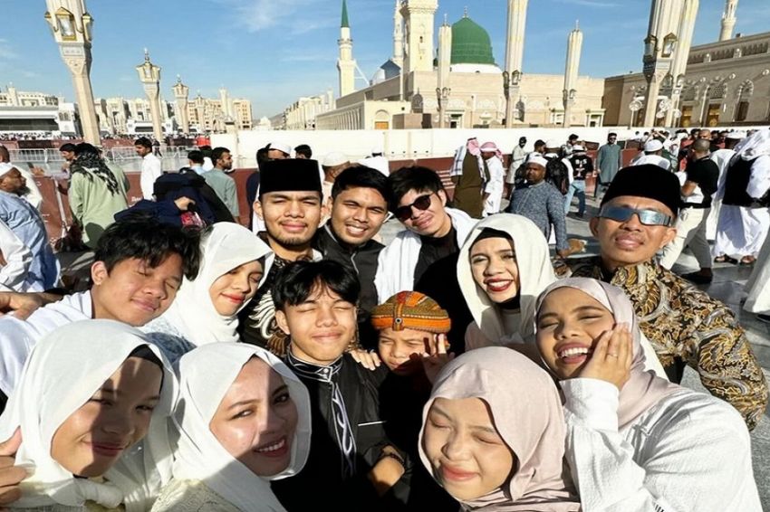 7 Artis Indonesia yang Merayakan Lebaran di Luar Negeri, Nomor 5 Salat Ied di New York