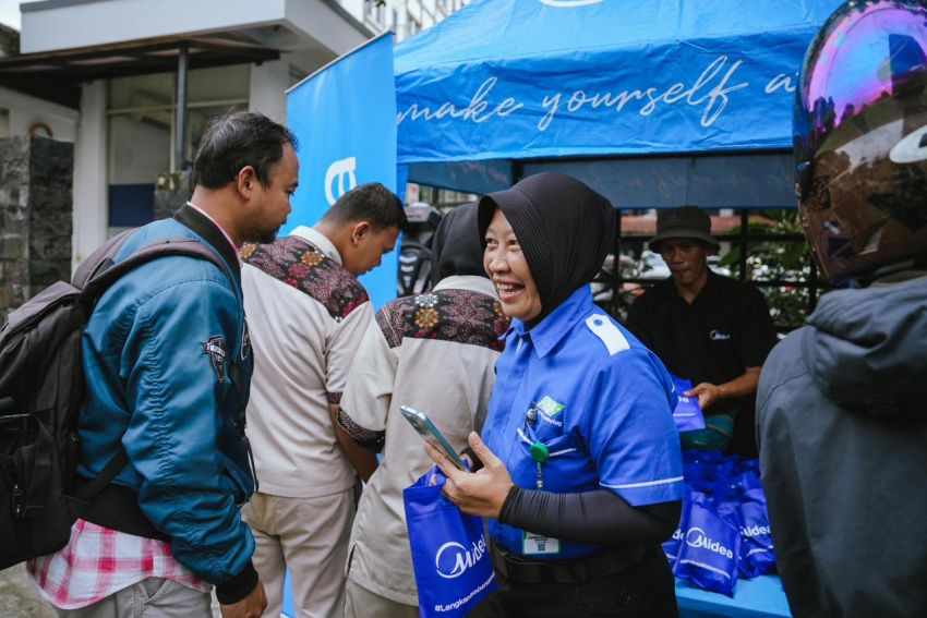 Isi Kegiatan Ramadan, MEI Bagikan Takjil di 5 Titik Pusat Kota