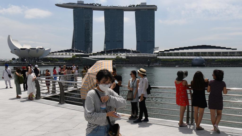 Kasus COVID-19 Naik 2 Kali Lipat di Singapura, Wisatawan Diminta Pakai Masker