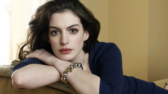 Pengalaman Pahit Anne Hathaway Keguguran di Tengah Peran Hamil