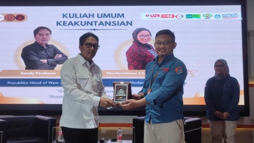 Republika Beri Kuliah Umum di Depan Ratusan Mahasiswa Prodi Akuntasi FPEB UPI