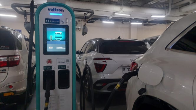 Voltron Hadirkan SPKLU Ultra Fast Charging di Living World, Apa Saja Kelebihannya?