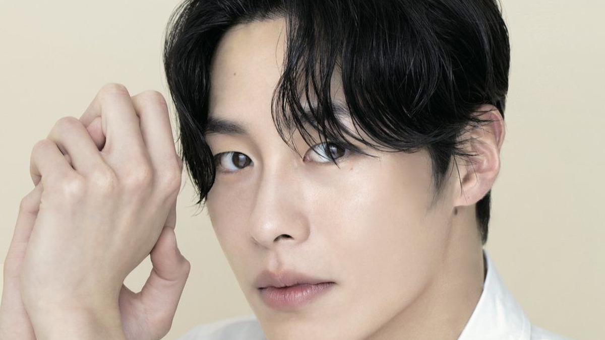 7 Fakta Lee Jae Wook, Aktor Korea yang Dirumorkan Kencan dengan Karina Aespa