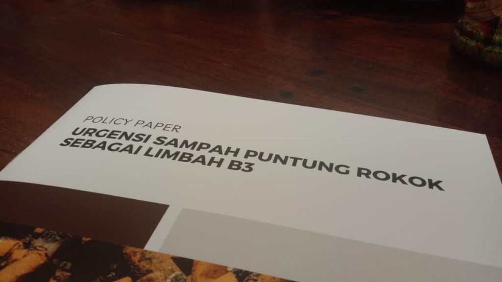 Menanti Ketegasan Pemerintah Memasukkan Sampah Puntung Rokok Sebagai Limbah B3