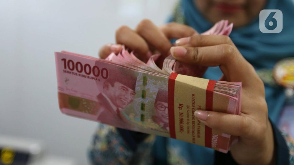 Rupiah Melemah terhadap Dolar AS, Ini Kata Ekonom